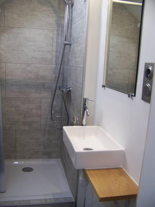Rennes: Studio 4 Couchages, Proche Commerces, Bus. Kültér fotó